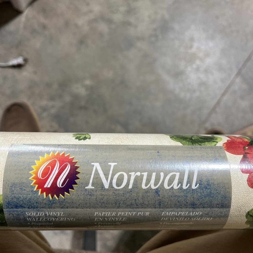 Norwall Vinyl Wallpaper Floral Red Hydrangea‎   10.9 Yd x 20.4 in Vintage